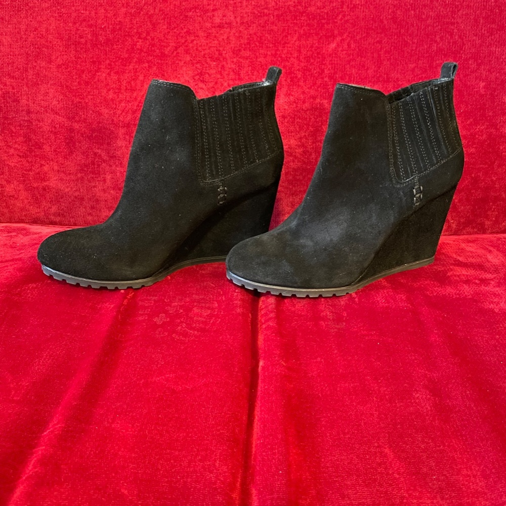Gianni Bini Per-Suede Black Wedge Booties - Size 9